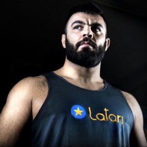 مصاحبه با امیر علی اکبری، گلادیاتور ایرانی با قلبی مهربان / مبارزی با سربند «یا حیدر»