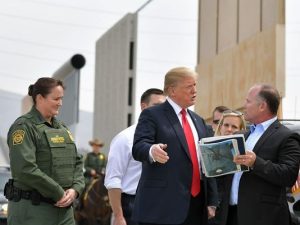 آمریکا در طول خط مرزی مکزیک نیروهای گارد ملی را مستقر می‌کند