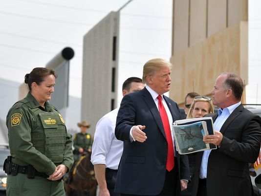 آمریکا در طول خط مرزی مکزیک نیروهای گارد ملی را مستقر میکند