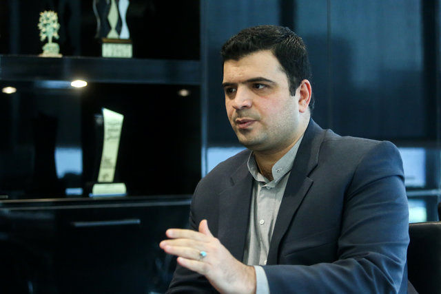 نباید برای سرمایه گذار خارجی فرش قرمز پهن کرد