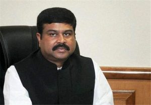 پیش بینی کردن درباره نفت و خروج آمریکا از برجام زود است