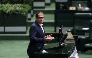 ما جیب مردم را خالی می‌کنیم و این معنایش حمایت از تولید داخل نیست / وزیر بهداشت خطاب به قوه قضائیه: یا جای قاضی‌پور در زندان است یا من