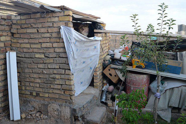 ۳۳ درصد جمعیت در «فقر مطلق» زندگی می‌کند / خطر فقر مطلق چهار میلیون تومان است / یارانه کمکی به کاهش فقر نکرد