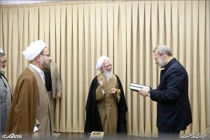 آیت الله جوادی آملی در دیدار با لاریجانی: آنکه روسری بر چوب می‌کند با قرآن مخالف نیست با شرایط کشور مخالف است