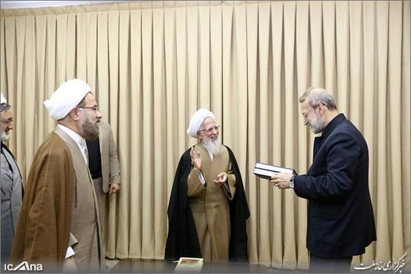 آیت الله جوادی آملی در دیدار با لاریجانی: آنکه روسری بر چوب می‌کند با قرآن مخالف نیست با شرایط کشور مخالف است