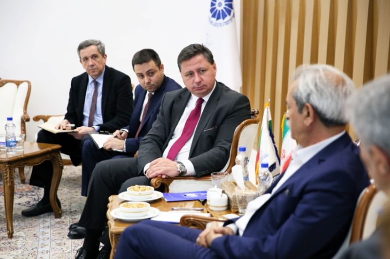 مذاکرات صنعتی اروپایی ها با ایران انجام می شود