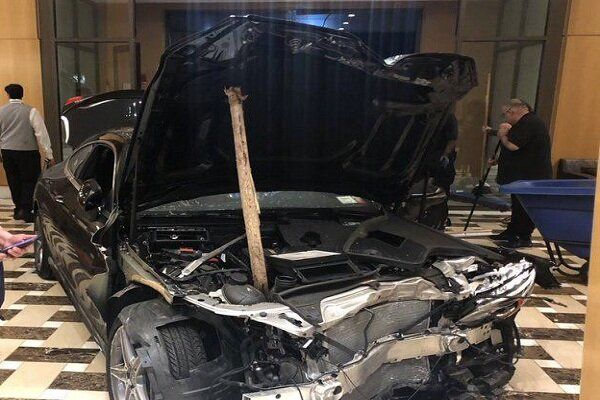 ورود یک دستگاه خودرو به لابی برج ترامپ