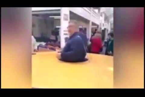 روش جالب یک مرد  ایتالیایی برای درامان ماندن از کرونا+ فیلم