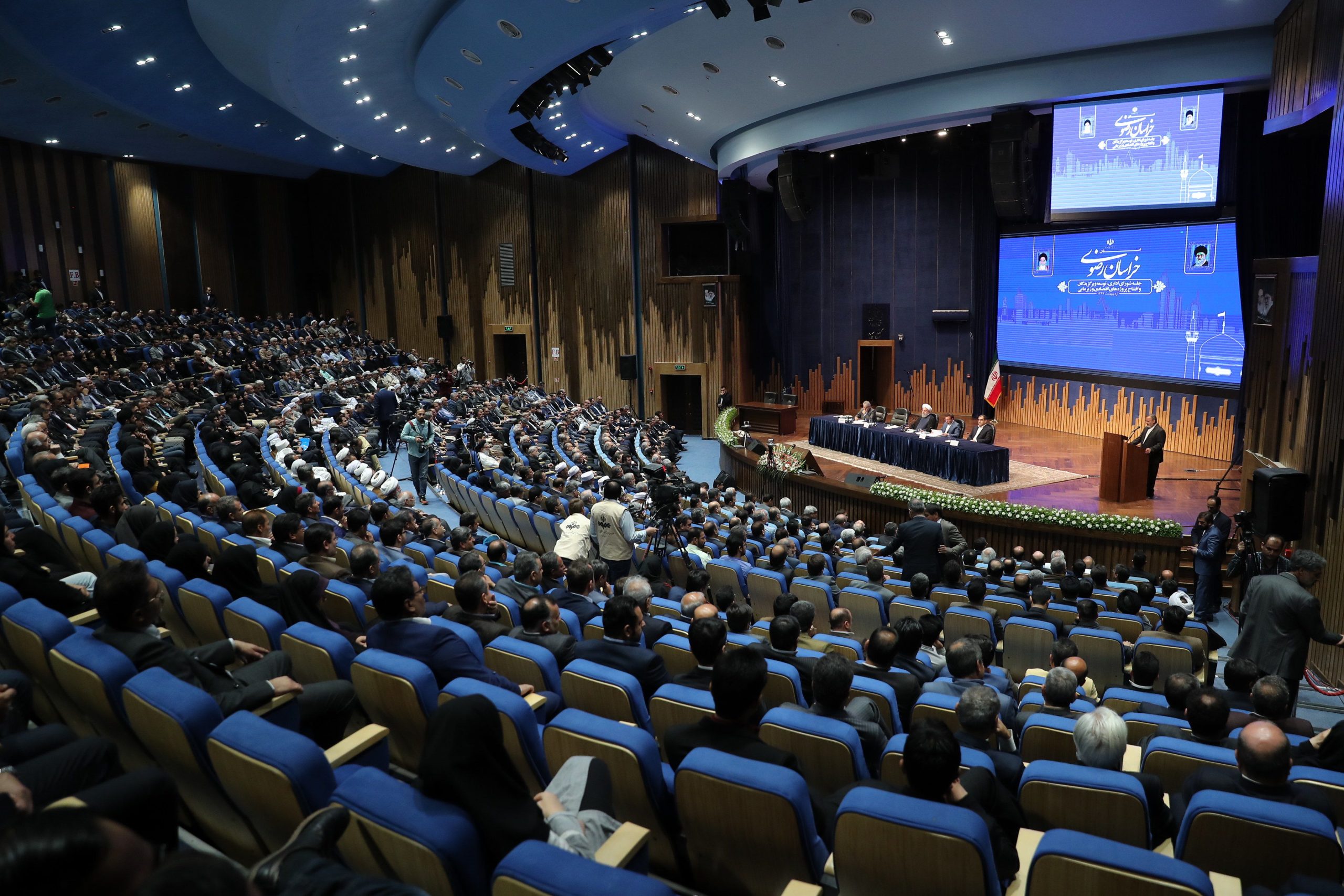 باید افکار خود را از قرن‌های گذشته به قرن جدید بیاوریم / خداوند انسان را حتی به پذیرش دینی الهی مجبور نکرده است /  آمریکایی‌ها اگر از برجام خروج کنند دچار خسران جدی و ضرر خواهند شد