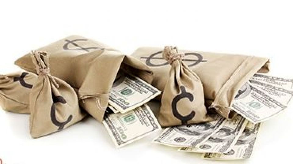 پول نفت همچنان با گونی وارد کشور می شود