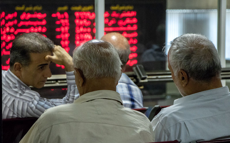 از مشخص نشدن نرخ خوراک پتروشیمی ها تا کاهش مالیات فروش سهام