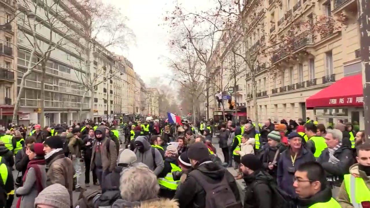 آغاز اعتراض جلیقه زردها در فرانسه + تصاویر