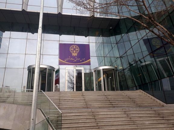 کاهش دامنه نوسان بورس با هدف حبس نقدینگی در بازار سهام/قوانین جدید نتیجه دلواپسی‌های سیاسیون و هراس از پیامدهای امنیتی سقوط احتمالی بورس