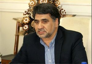 یک جوان معترض با میلگرد به خودروی نماینده سبزوار حمله کرد