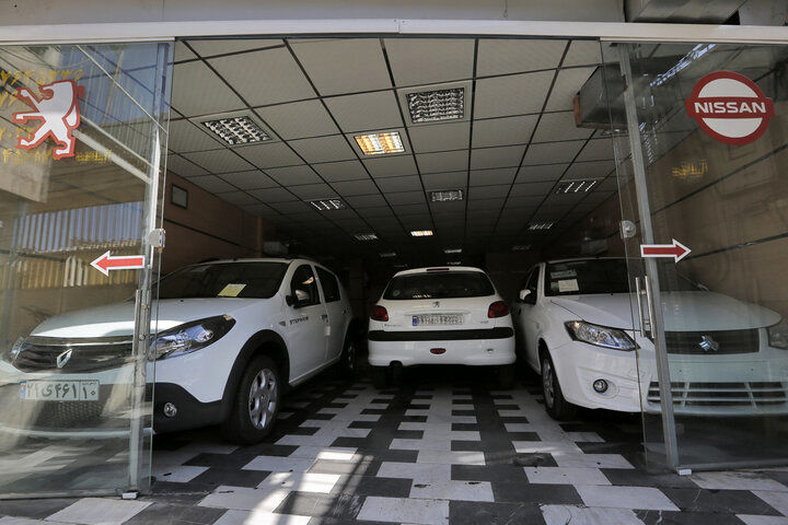 کاهش قیمت خودروهای داخلی در بازار