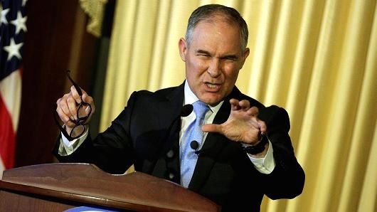 جان کلی رئیس کارکنان کاخ سفید تهدید به استعفا کرد