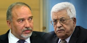 آویگدور لیبرمن وزیر جنگ اسرائیل: عذرخواهی محمود عباس پذیرفته نیست و رساله دکتری او درباره انکار هولوکاست است