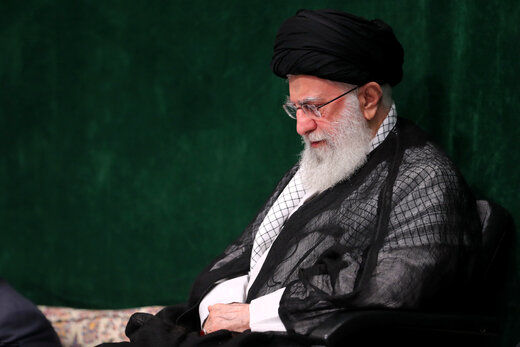 حضور رهبر انقلاب در جمع  هیئت‌های دانشجویی در حسینیه امام خمینی(ره)