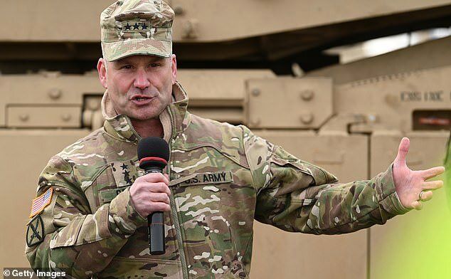 فرمانده ارتش آمریکا مشکوک به کرونا شد/قرنطینه فرمانده ارتش آمریکا آغاز شد