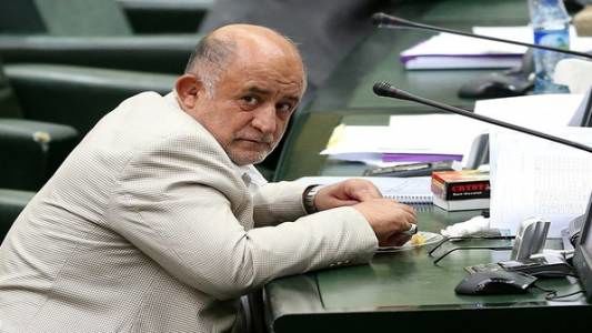 نادر قاضی پور خطاب به وزیر بهداشت: طبیعی است وقتی شما خودتان نماینده برند مرسدس بنز آمریکا که سهام آن در اختیار صهیونیستها است، هستید، تولید کالای ایرانی در چشمتان بی ارزش است / کارگران ایرانی و تولید ملی ناموس من هستند / حاضرم به خاطر تولید ملی و کارگ