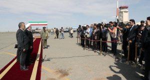 به مردم سبزوار قول می‌دهم همه پروژه‌هایی که مورد تعهد دولت است را انجام دهیم / مردم بدانید طبق پیش بینی‌ها صد میلیارد دلار درآمد نفتی و غیر نفتی خواهیم داشت، مخارج ما ۷۰ میلیارد دلار بیشتر نیست، پس ما با مشکلی روبه رو نخواهیم شد