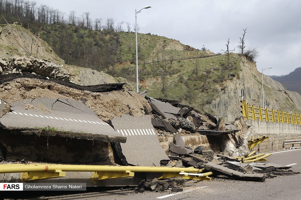 تصاویری از ریزش کوه در آزاد راه ـ تهران شمال