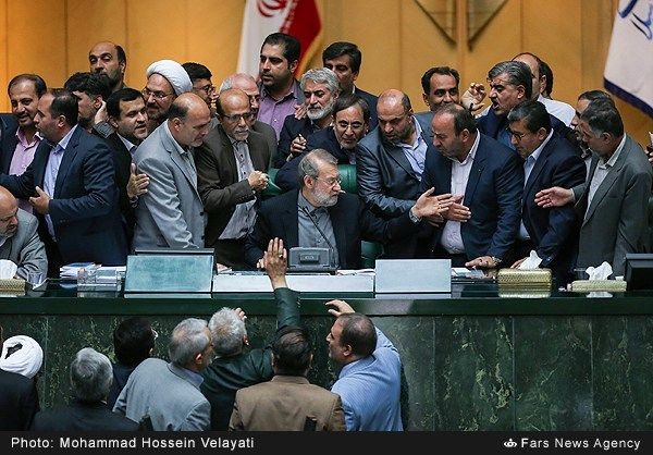 ملتهب شدن جو مجلس در زمان سخنرانی رئیس جمهور