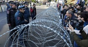 تشدید اعتراضات در خیابان‌های ارمنستان / مخالفان خواهان کنار رفتن سرژ سرکیسیان نخست‌وزیر این کشور هستند