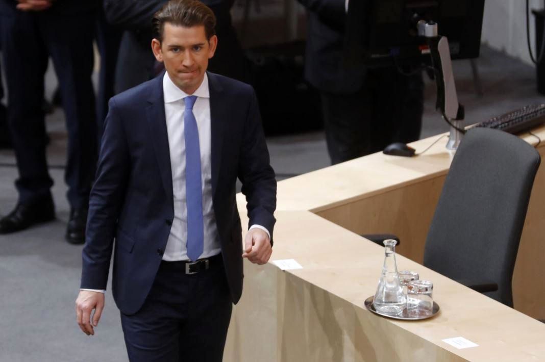 طرح ممنوعیت پوشیدن روسری در مدارس ابتدایی و مهد کودک‌ها به پارلمان اتریش ارائه شد / صدر اعظم اتریش: هدف ما مقابله با شکل‌گیری هرگونه جامعه موازی در اتریش است