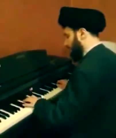 نخستین روحانی شیعه که به نواختن ساز پرداخته است