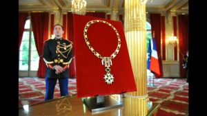 بشار اسد نشان لژیون دونور را از طریق سفارت رومانی به پاریس بازگرداند