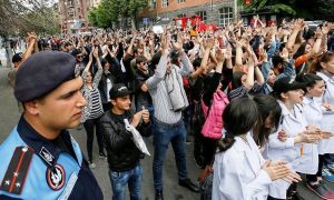 ادامه اعتراضات گسترده در امنستان/ پتروسیان: عمر دولت به سر آمده است