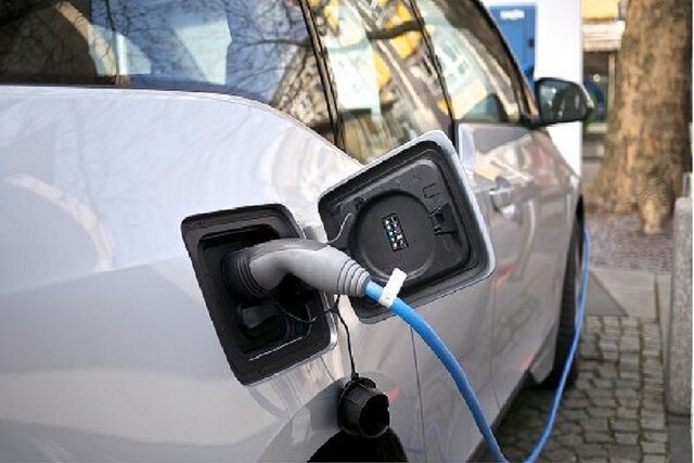 تعرفه برق شارژ خودرو در هفته های آینده توسط وزارت نیرو اعلام می شود / ورود اولین خودرو برقی به بازار از اواخر سال ۱۴۰۳