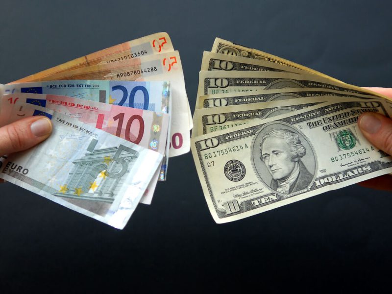قیمت دلار و یورو در مرکز مبادله ارز و طلای ایران افزایشی شد